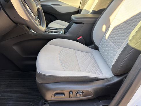 Used 2020 Chevrolet Equinox LS w/ LS Convenience Package image 14