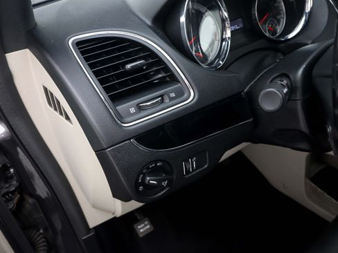 Used 2020 Dodge Grand Caravan SXT FWD image 22