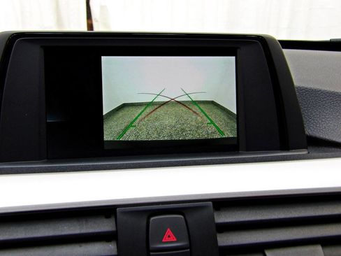 Used 2018 BMW 320i Sedan image 16