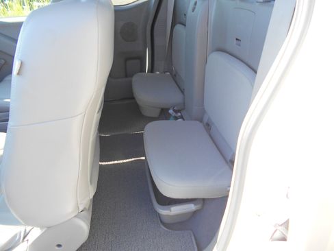 Used 2019 Nissan Frontier S RWD image 9