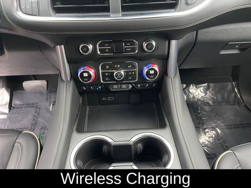 Used 2024 GMC Yukon XL SLT w/ SLT Premium Package image 20