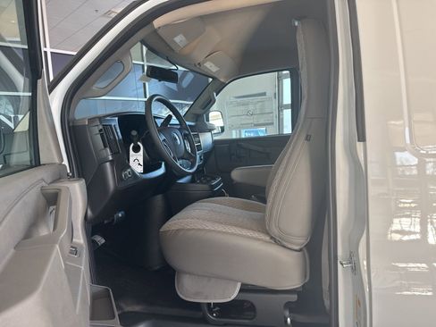 New 2025 Chevrolet Express 2500 Work Van w/ Enhanced Convenience Package image 15