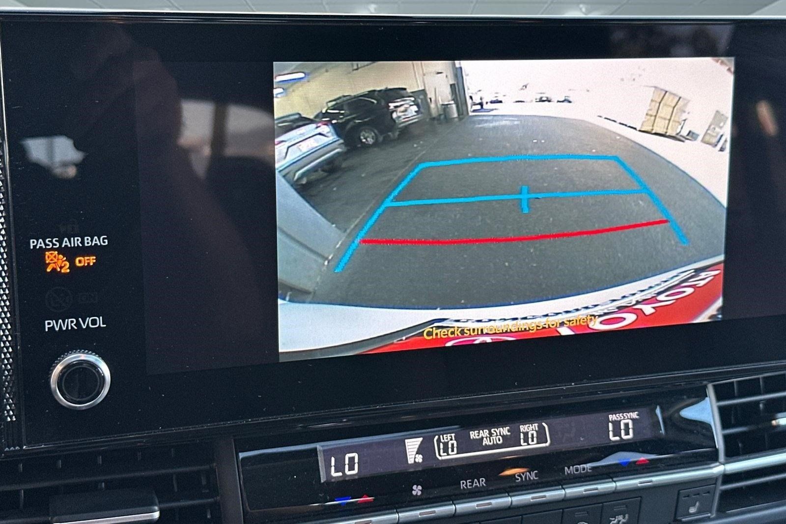 Used 2026 Toyota Sienna XLE FWD image 19