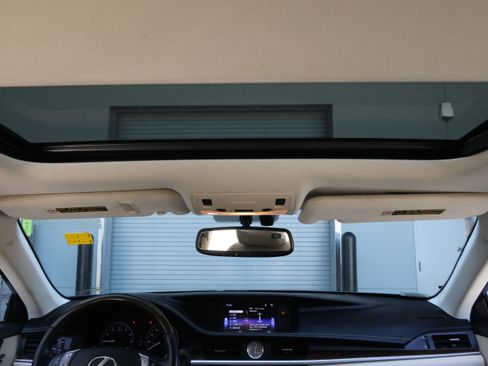 Used 2015 Lexus ES 350 w/ Premium Package FWD image 32