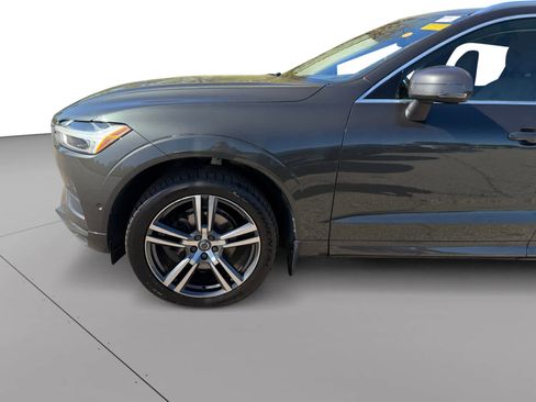 Used 2018 Volvo XC60 T5 Momentum w/ Vision Package AWD/4WD image 19