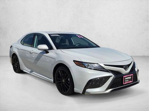 Used 2023 Toyota Camry XSE FWD image 3