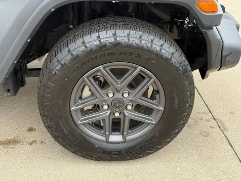 Used 2024 Jeep Wrangler Unlimited Sport AWD/4WD image 9