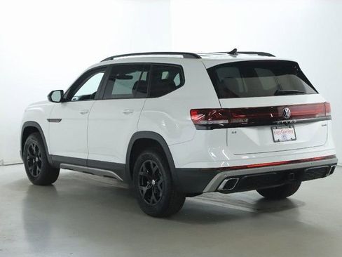 Used 2025 Volkswagen Atlas Peak Edition SE image 44