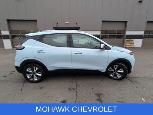 Used 2022 Chevrolet Bolt EUV LT w/ Convenience Package image 6