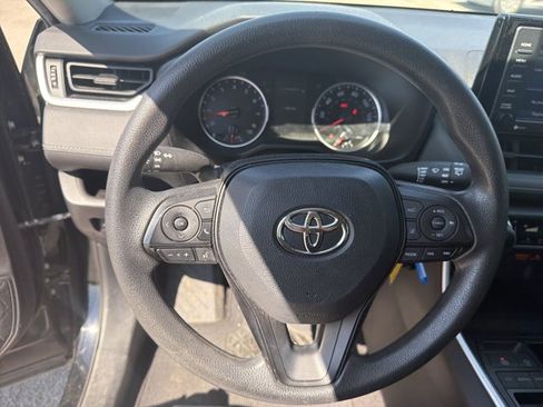 Used 2021 Toyota RAV4 LE FWD image 17