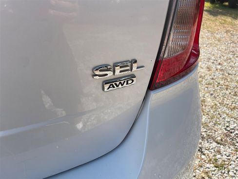 Used 2013 Ford Edge SEL image 33