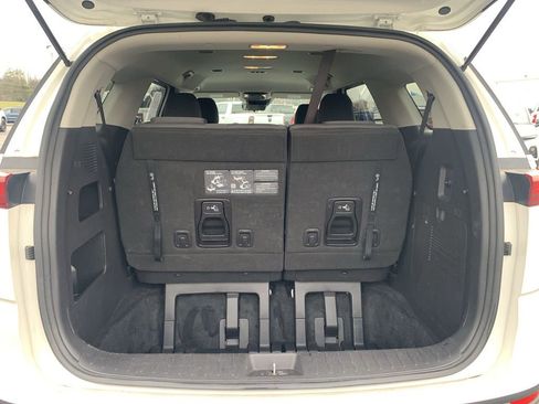 Used 2024 Kia Carnival LX image 19