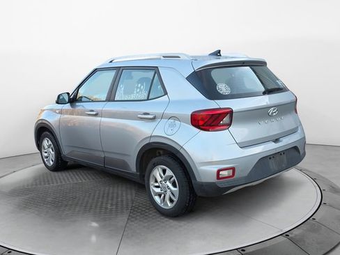 Used 2020 Hyundai Venue SEL image 3