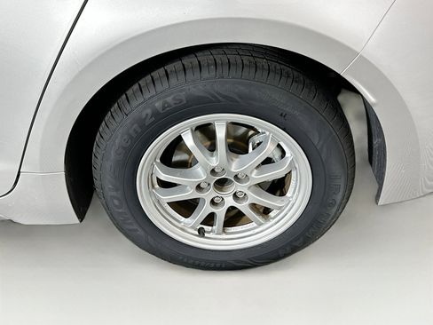 Used 2021 Toyota Corolla LE w/ Carpet Mat Package (TMS) FWD image 11