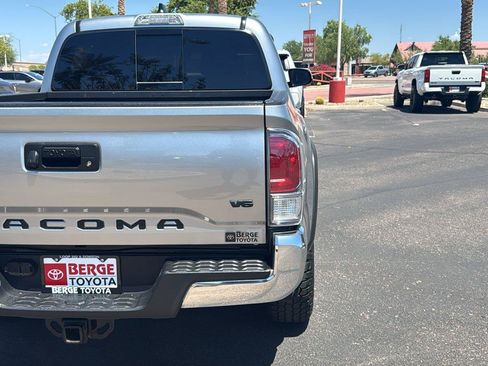 Used 2022 Toyota Tacoma TRD Off-Road AWD/4WD image 8
