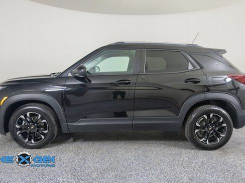 Used 2021 Chevrolet TrailBlazer LT w/ Convenience Package FWD image 5