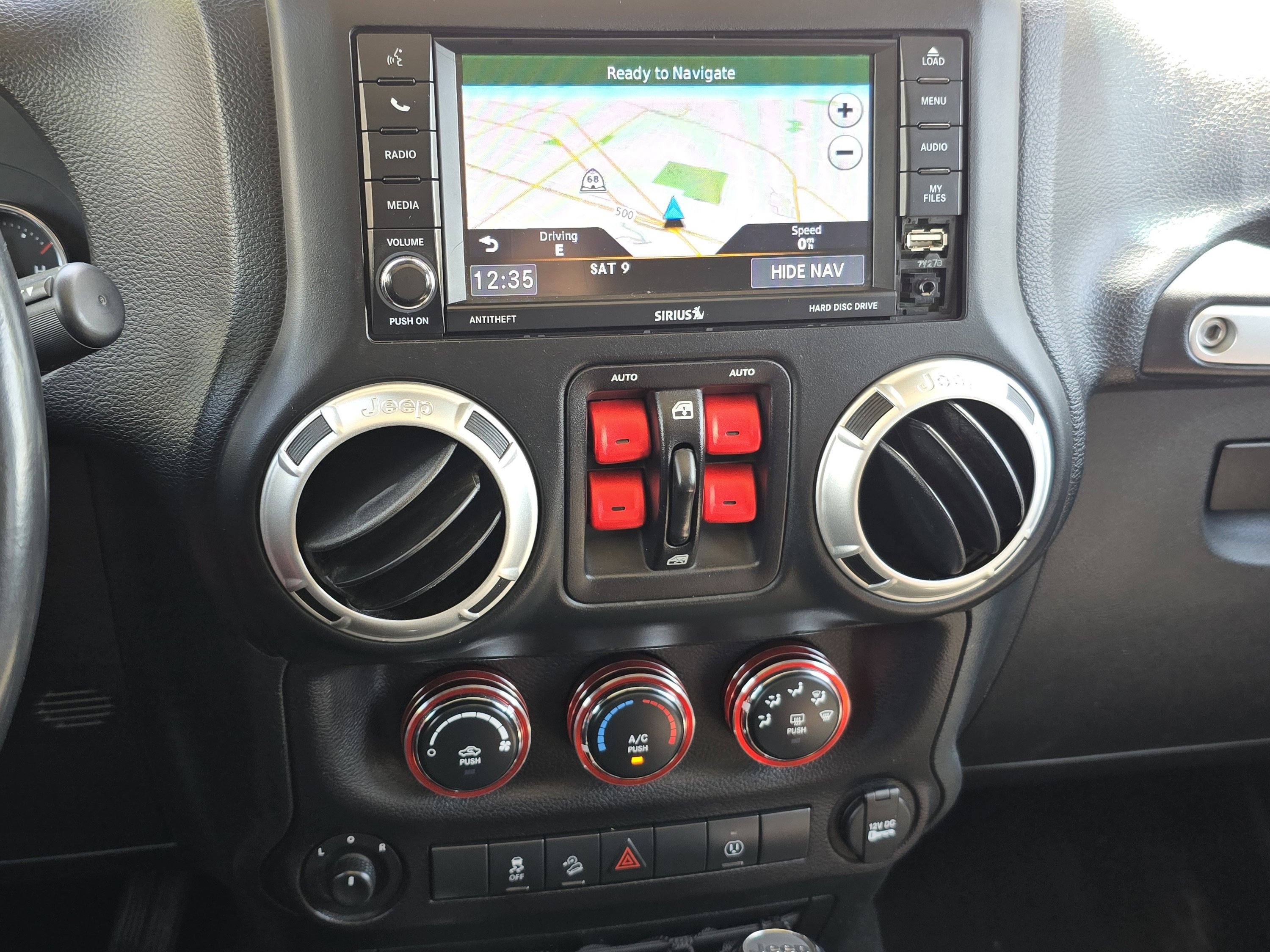 Used 2018 Jeep Wrangler Unlimited Sahara AWD/4WD image 4