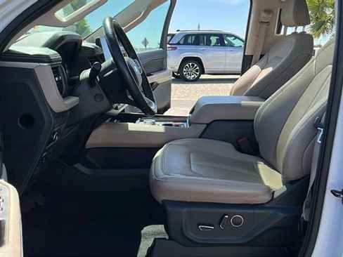 Used 2024 Ford Expedition Limited RWD image 17