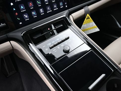 Certified 2025 Porsche Panamera image 10