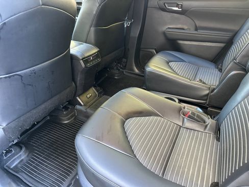 Used 2023 Toyota Highlander XSE image 13