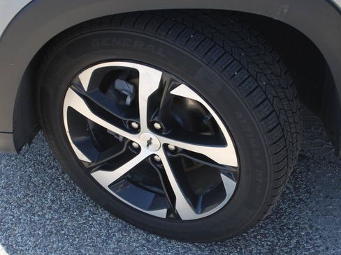 Used 2024 Chevrolet Trax RS w/ Driver Confidence Package FWD image 17