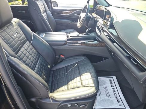 Used 2024 Cadillac Escalade Sport Platinum w/ LPO, ONYX Package AWD/4WD image 10