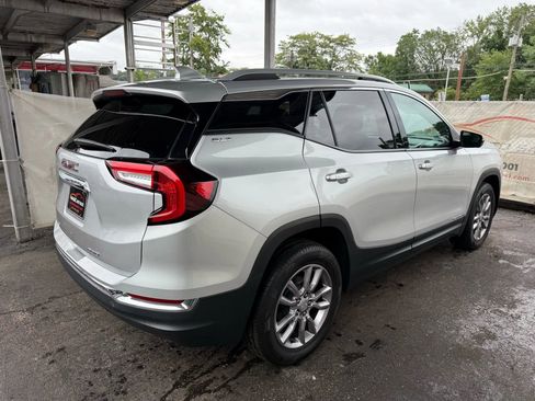Used 2022 GMC Terrain SLT image 13