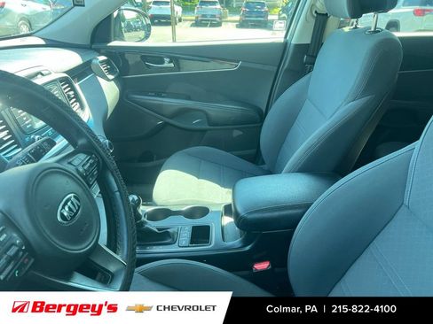Used 2016 Kia Sorento AWD w/ LX Convenience Package image 7