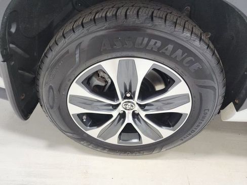 Used 2022 Toyota Highlander XLE image 40