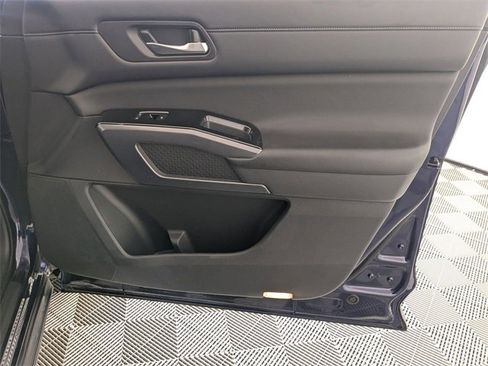 Used 2022 Nissan Pathfinder SL image 34