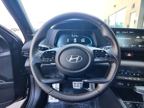 Used 2025 Hyundai Elantra Sport FWD image 14