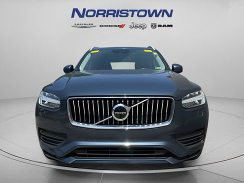 Used 2022 Volvo XC90 T5 Momentum w/ Climate Package AWD/4WD image 2