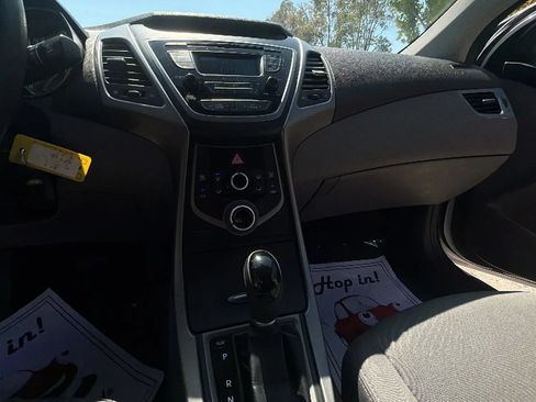 Used 2016 Hyundai Elantra SE FWD image 14