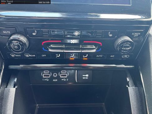 Used 2023 Jeep Grand Cherokee Laredo AWD/4WD image 27