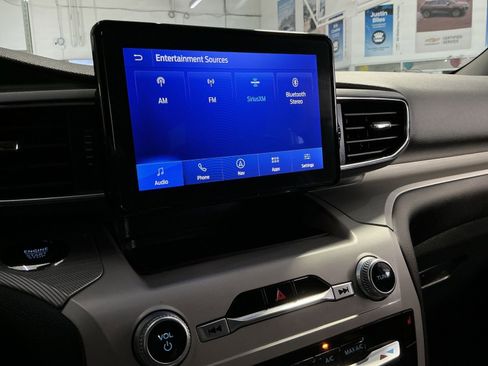 Used 2022 Ford Explorer XLT w/ Equipment Group 202A AWD/4WD image 19