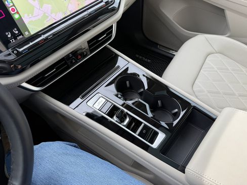 Used 2025 Volkswagen Atlas SEL Premium R-Line image 18