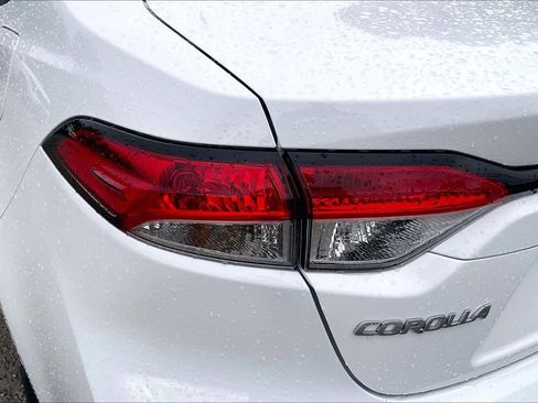 Used 2025 Toyota Corolla LE image 28