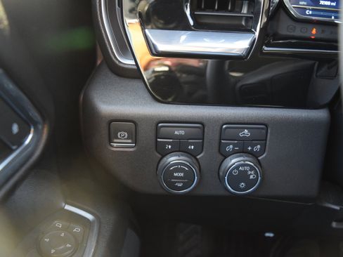 Used 2023 Chevrolet Silverado 1500 LT image 12