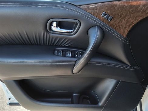 Used 2017 INFINITI QX80 Base w/ Driver Assistance Package image 16