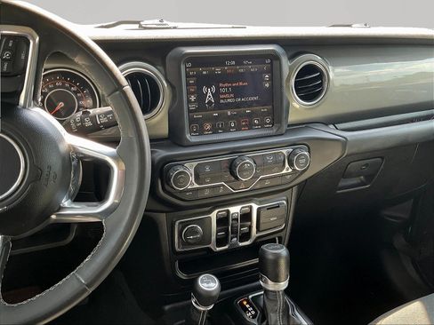 Used 2023 Jeep Wrangler Unlimited Sahara AWD/4WD image 9