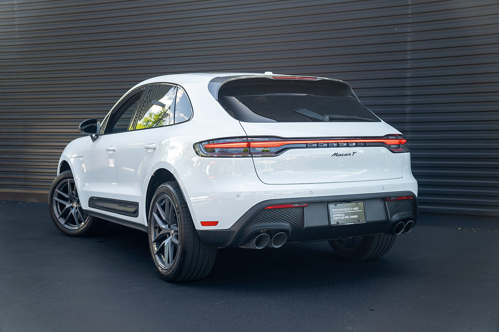 Certified 2026 Porsche Macan T AWD/4WD image 3