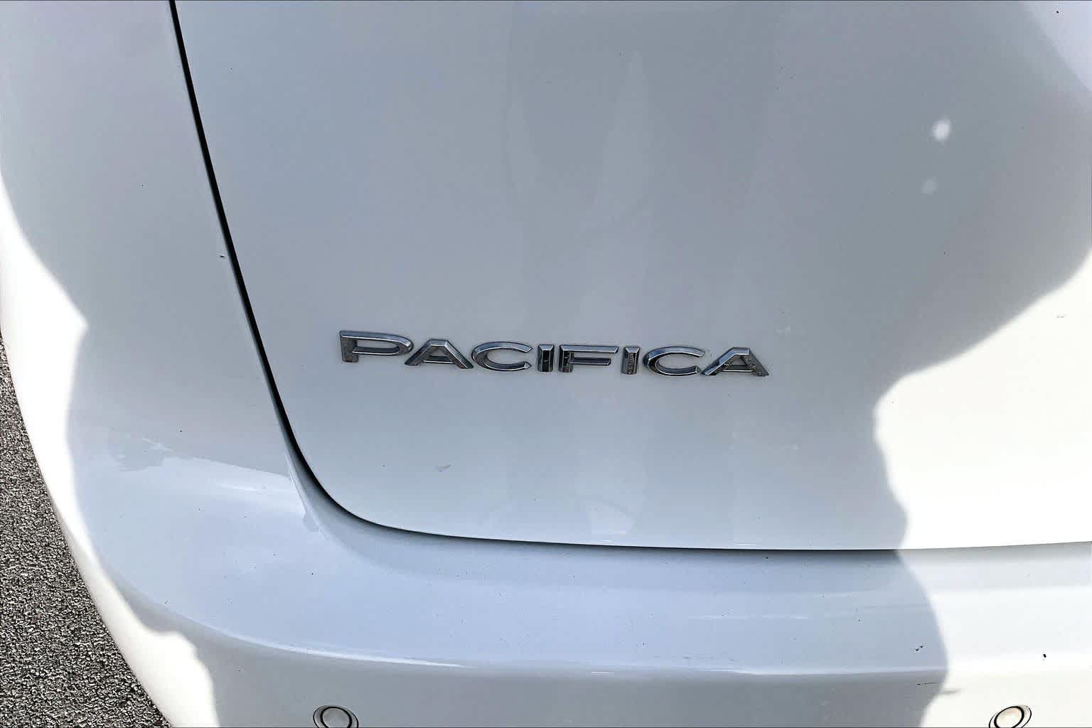 Used 2018 Chrysler Pacifica Limited w/ Advanced Safetytec Group FWD image 9