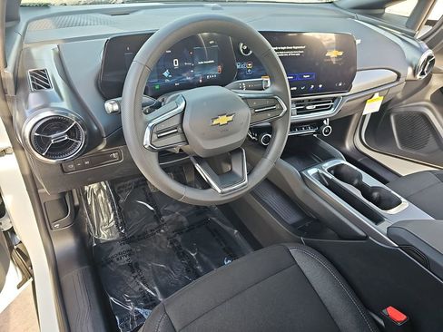 New 2026 Chevrolet Equinox EV LT image 15