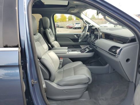 Certified 2020 Lincoln Navigator Reserve w/ Luxury Package image 9