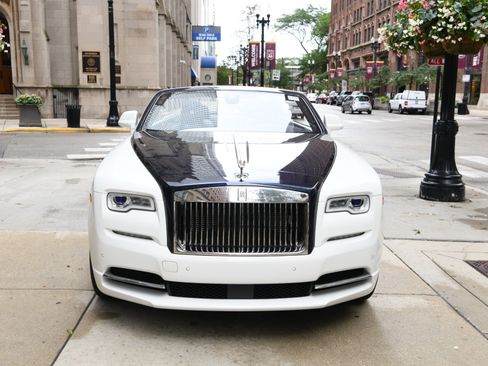 Used 2020 Rolls-Royce Dawn RWD image 2
