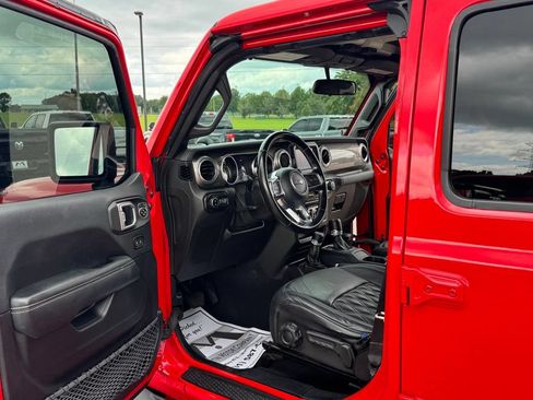 Used 2021 Jeep Gladiator Overland AWD/4WD image 2