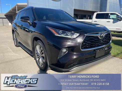 Used 2021 Toyota Highlander Platinum image 1