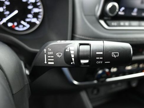 Used 2025 Nissan Rogue SV AWD/4WD image 30
