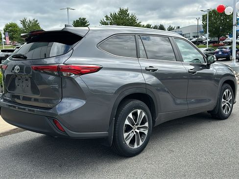 Used 2023 Toyota Highlander XLE FWD image 8