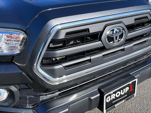 Used 2017 Toyota Tacoma SR5 w/ Tow Package image 32